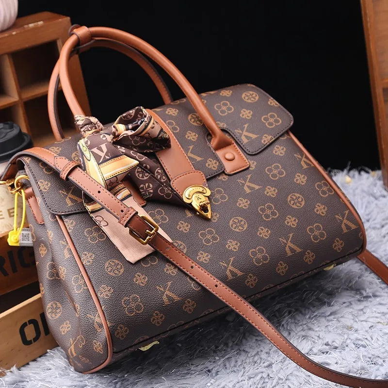 TÍTULO  Bolsa Satchel Monograma Victoria