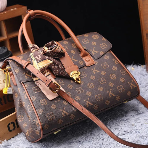Bolsa Satchel Monograma Victoria | Doxxa Grace