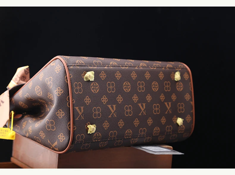 TÍTULO  Bolsa Satchel Monograma Victoria