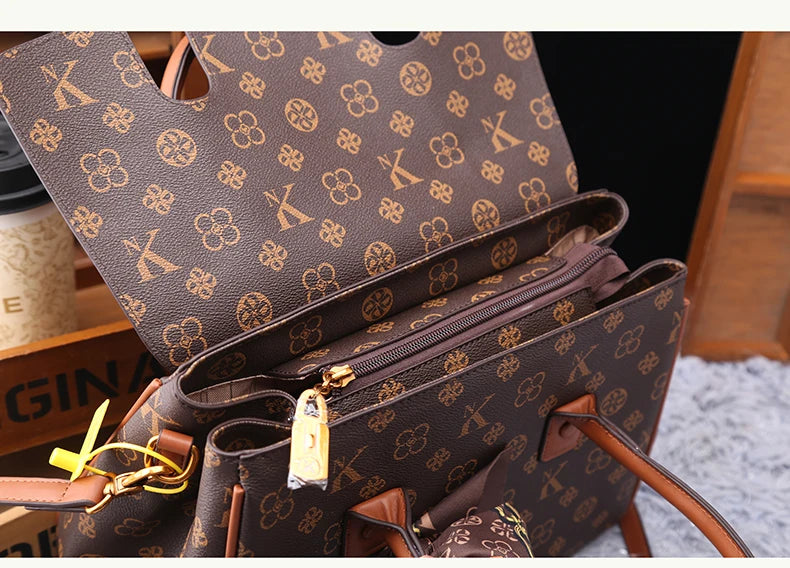TÍTULO  Bolsa Satchel Monograma Victoria