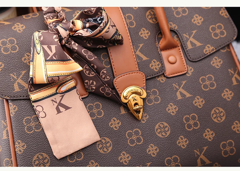 TÍTULO  Bolsa Satchel Monograma Victoria