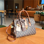TÍTULO  Bolsa Satchel Monograma Victoria